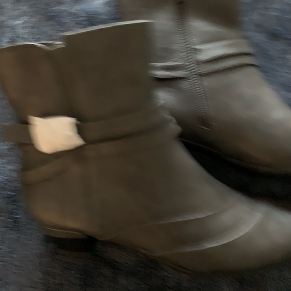 New Faux-leather boots in gray, size 41 - Picture 2 of 5